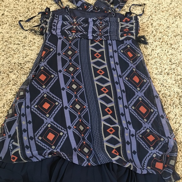 Women's dress - Picture 2 of 3